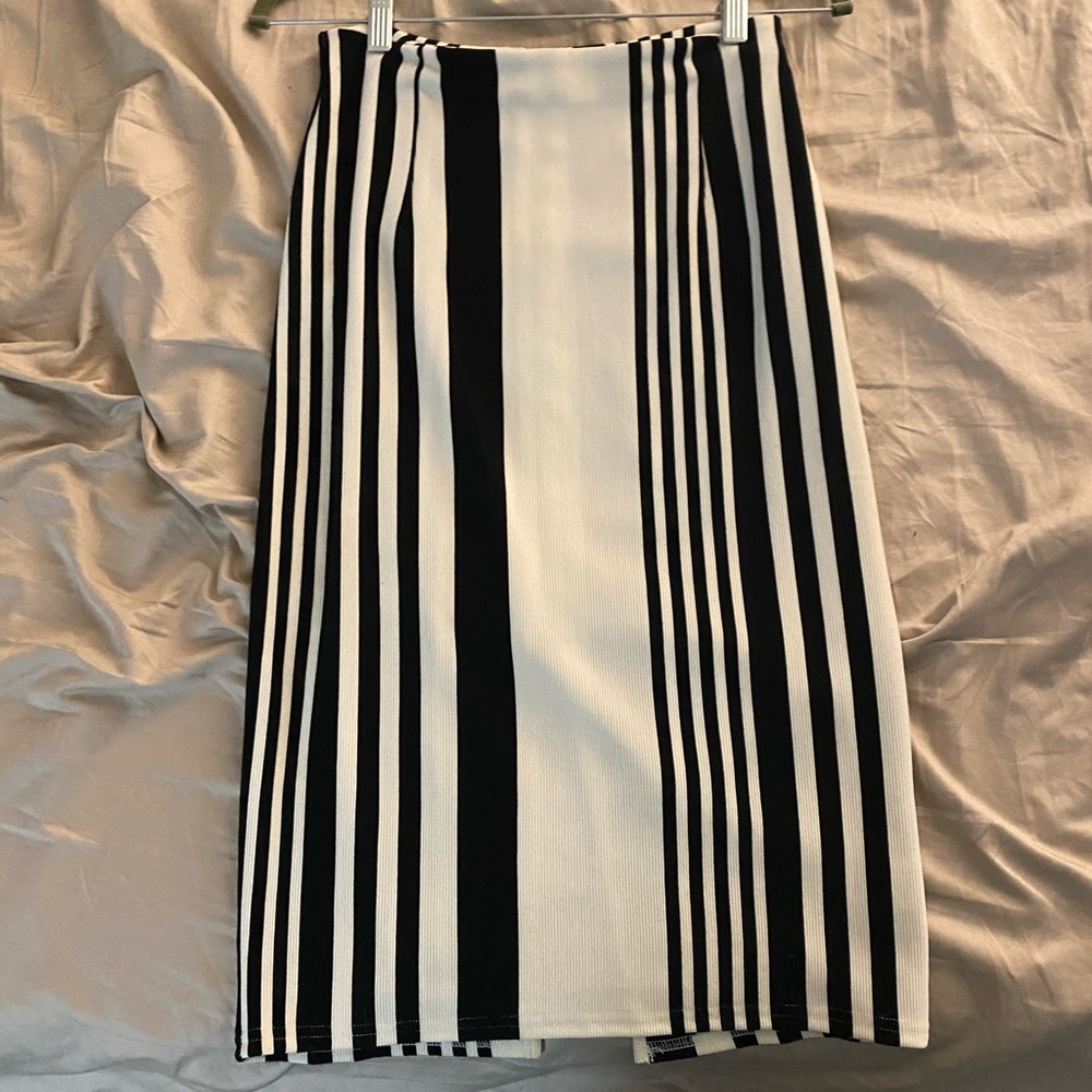 Black and white striped pencil skirt!